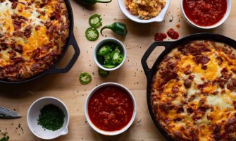 Πίτσα με σάλτσα pimento και μπέικον