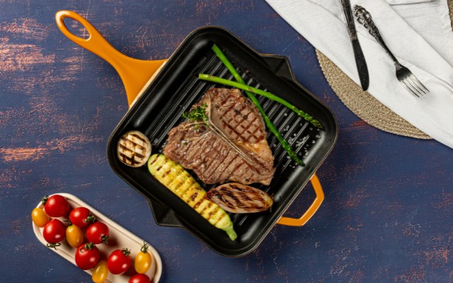 emajlyran-chugunen-gryl-tygan-hosse-kvadraten-2