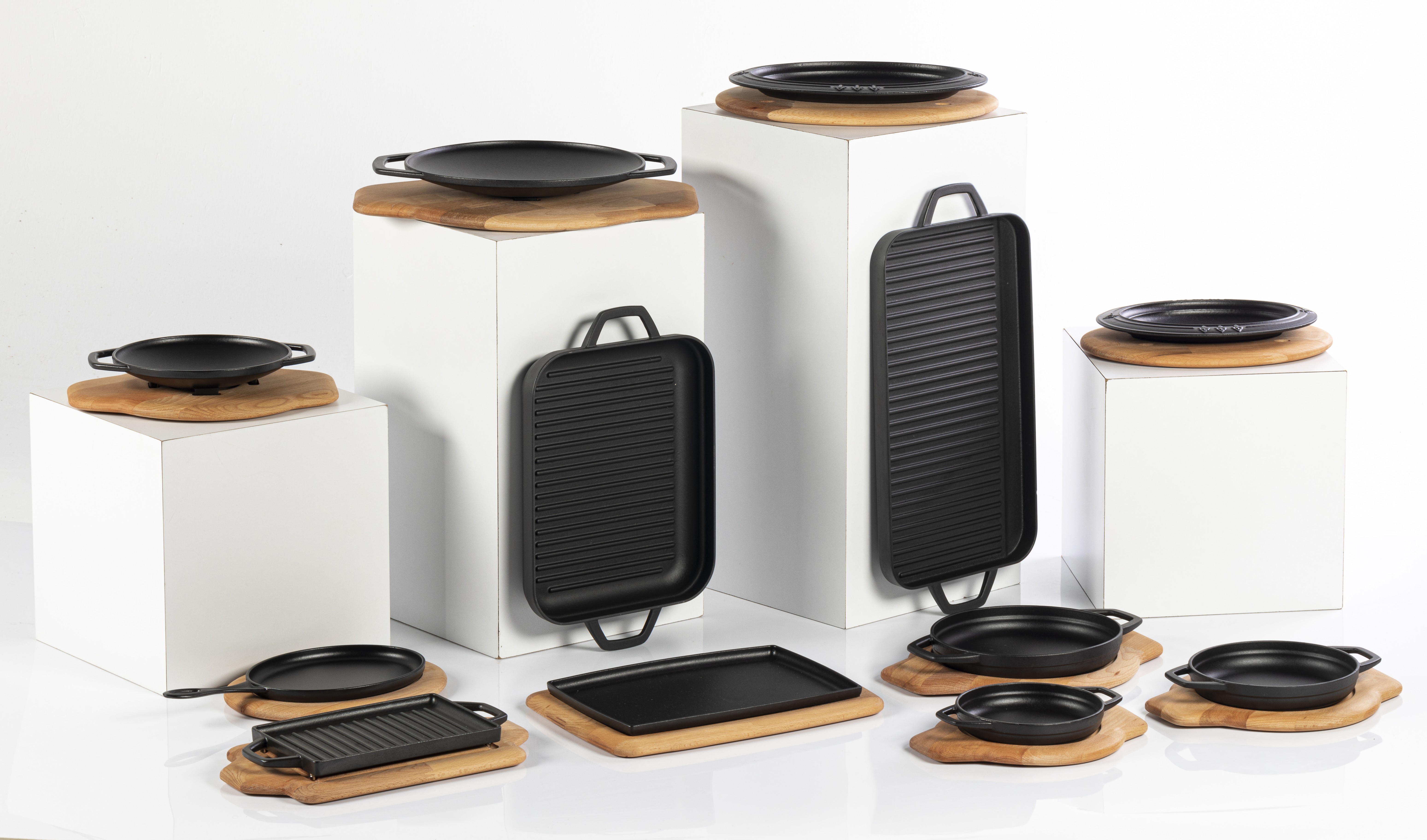 μαντεμένιες-πιατέλες-και-βάσεις